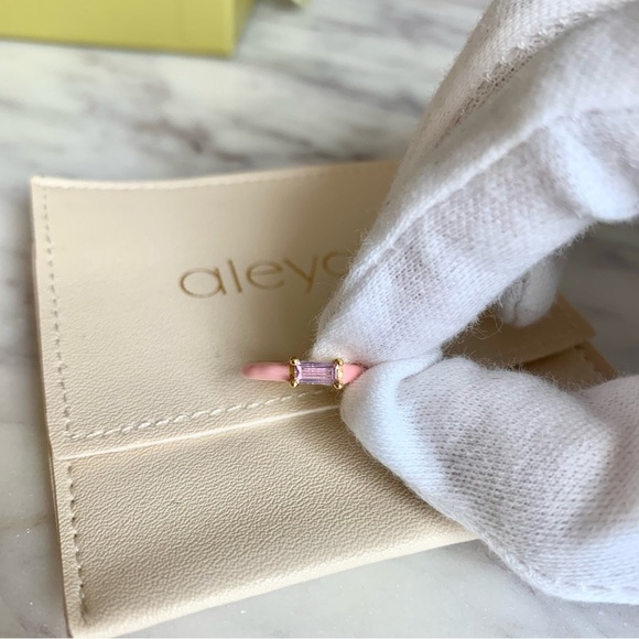 🎀 Blush Pink Gem Gold 925 Sterling Silver Enamel Ring - Picture 4 of 4